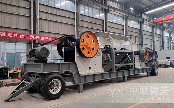 反擊式移動破碎機(jī)